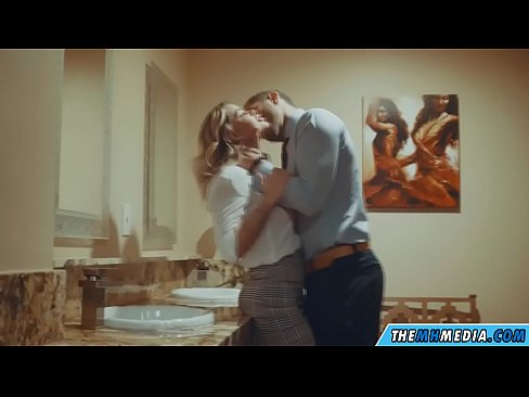 ❤️ Rehefa mamitaka anao ao amin'ny trano fidiovana ho an'ny besinimaro ny blonde be busty ❤ Vaovao amin'ny mg.xxxtophd.ru ❌❤
